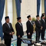 1762558989_pelantikan-anggota-komite-reformasi-polri-di-istana-kepresidenan-jakarta-1762506536004_169.jpeg