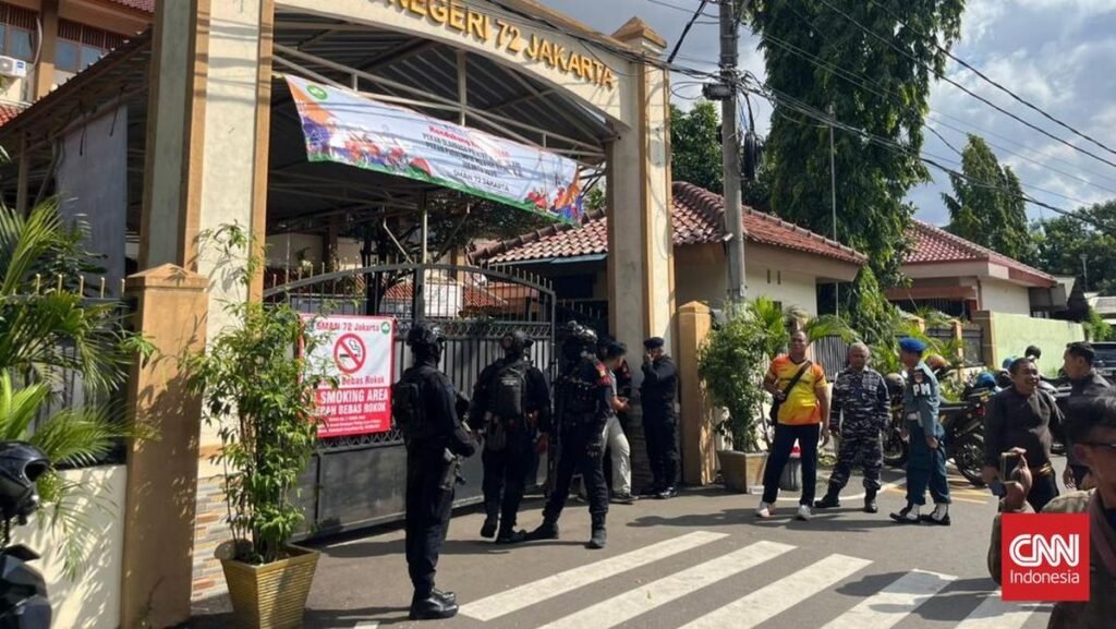 1763349846_suasana-sma-72-kelapa-gading-jakut-1762501439894_169.jpeg