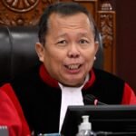 1763364550_para-hakim-mahkamah-konstitusi-1_169.jpeg