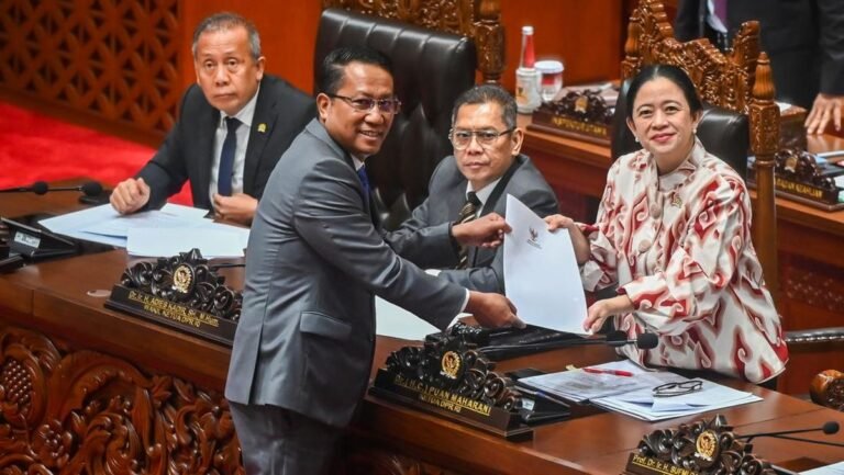 1763509686_dpr-setujui-ruu-kuhap-menjadi-undang-undang-1763445478651_169.jpeg