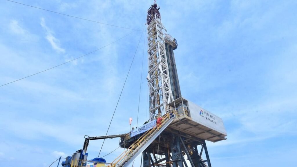 1763544665_rig-ukuran-besar-yang-digunakan-pada-eksplorasi-mnk-gulamo_169.jpeg