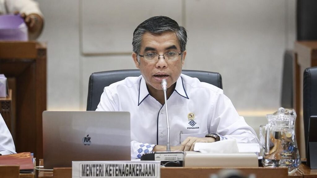 1763686145_raker-komisi-ix-dpr-dengan-kemnaker-1_169.jpeg