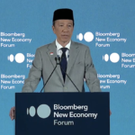 1763710445_jokowi-di-bloomberg-new-economy-2025-1763699335640_169.png