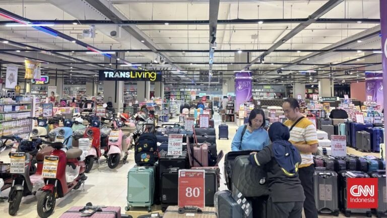 1763888527_diskon-besar-besaran-transmart-kota-kasablanka-dipadati-pengunjung-1749988696677_169.jpeg