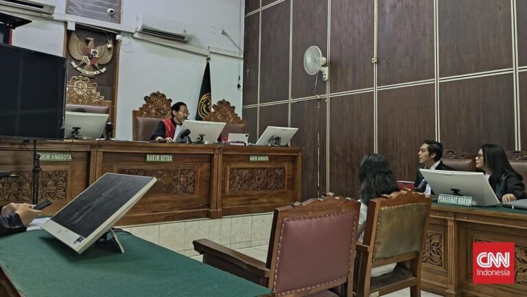 1763990645_laras-faizati-ajukan-eksepsi-buntut-dakwaan-penghasutan-demo-agustus-1762342851543_169.jpeg