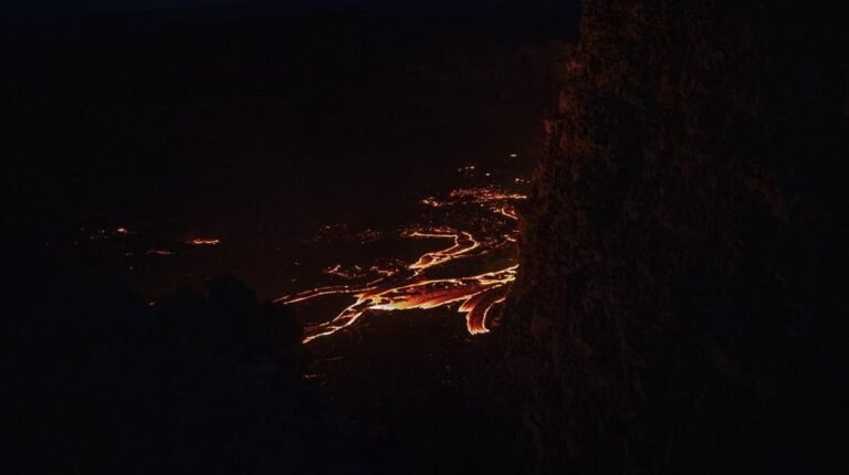 1764032471_gunung-berapi-erta-ale-di-provinsi-afar-ethiopia-1763989874791_169.jpeg