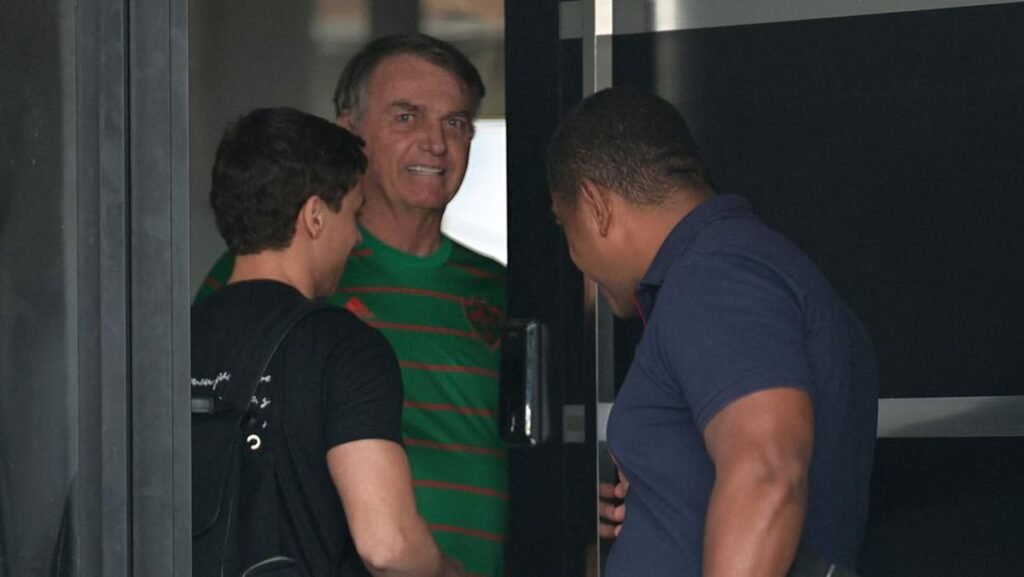 1764106386_jair-bolsonaro-1763868312792_169.jpeg