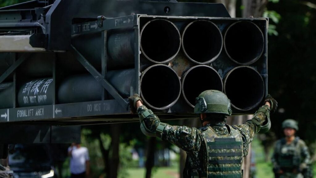 1764136026_taiwan-tampilkan-rudal-himars-as-saat-latihan-militer-1752306747418_169.jpeg