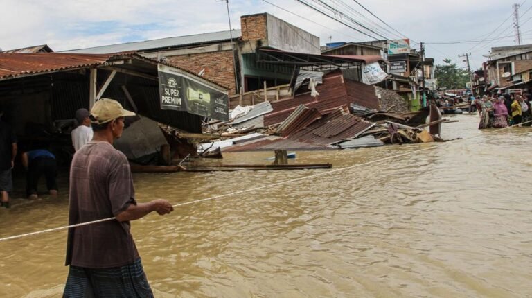 1764164231_10-daerah-di-aceh-dikepung-banjir-1_169.jpeg