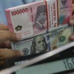 1764211445_hari-ini-rupiah-masih-lunglai-1744099285813_169.jpeg