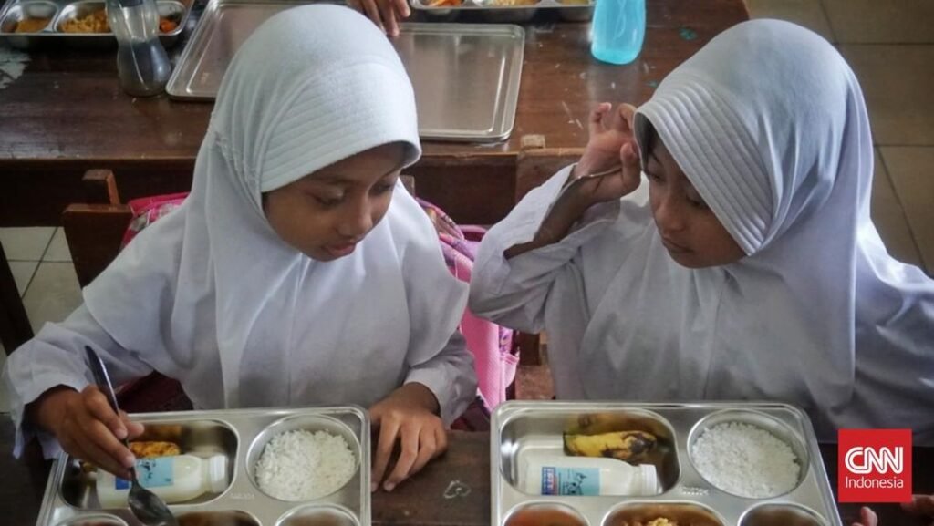 1764221345_pelaksanaan-program-makan-bergizi-gratis-mbg-di-daerah-istimewa-yogyakarta-atau-diy-2_169.jpeg