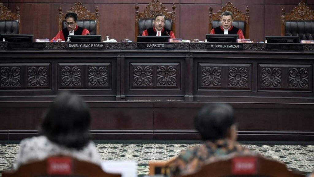 1764226206_sidang-perdana-gugatan-uu-tni-1746769853250_169.jpeg