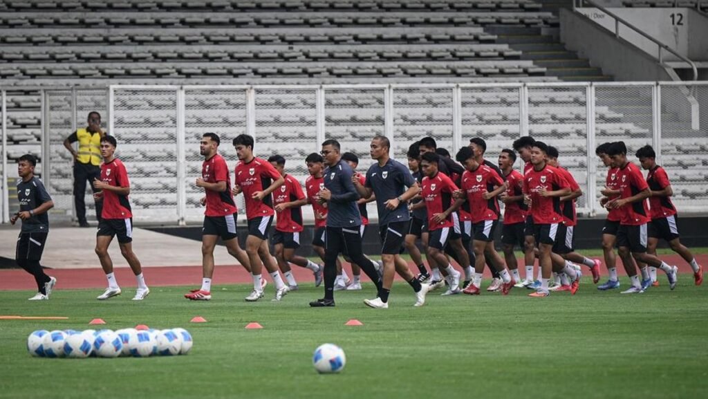 1764289866_latihan-timnas-indonesia-u-22-jelang-sea-games-2025-1764159431388_169.jpeg