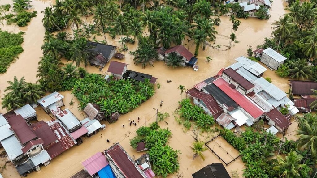 1764294308_banjir-melanda-aceh-1764247279972_169.jpeg