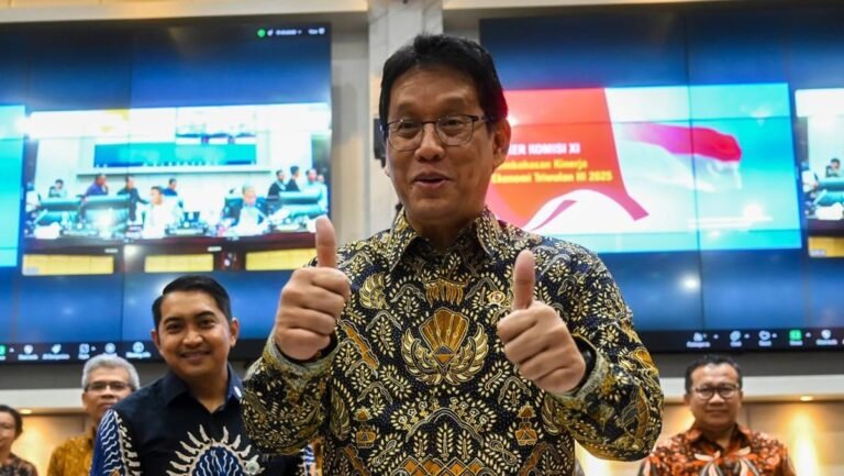1764346446_raker-komisi-xi-dpr-dengan-menteri-keuangan-1764249258599_169.jpeg