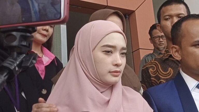 1764376566_inara-rusli-2_169.jpeg