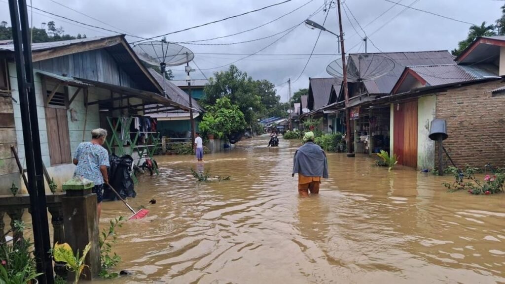 1764390846_banjir-longsor-sibolga-1764126227414_169.jpeg