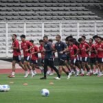 1764399965_latihan-timnas-indonesia-u-22-jelang-sea-games-2025-1764159431388_169.jpeg