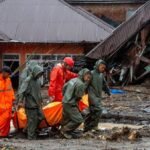 1764480726_korban-meninggal-banjir-di-agam-sumatera-barat-1764392850738_169.jpeg