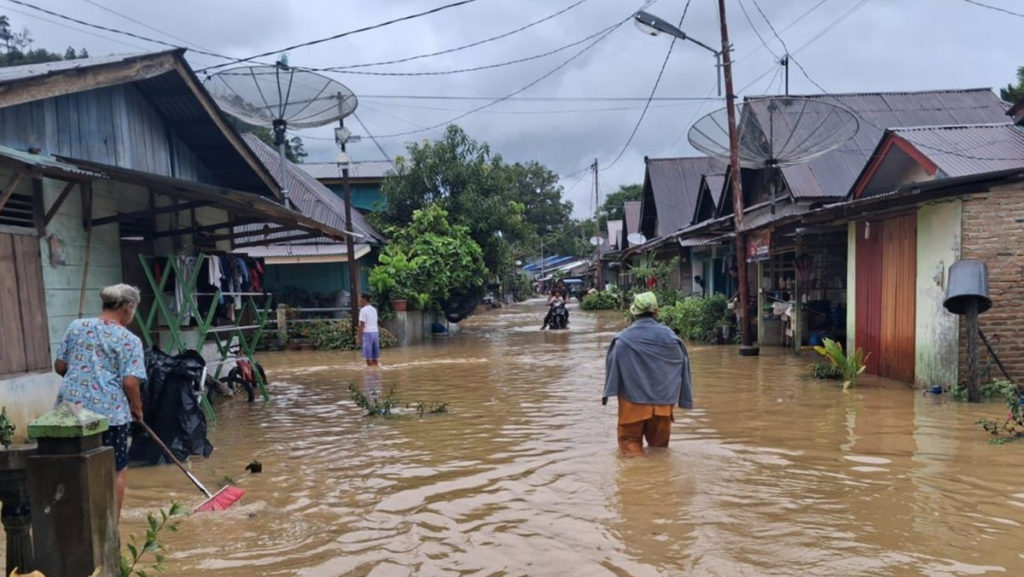 34-orang-meninggal-akibat-banjir-dan-longsor-di-sumut-52-warga-hilang-1764207567286_169.png