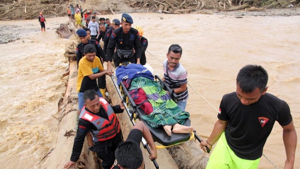 akses-jalan-di-tapanuli-selatan-putus-akibat-banjir-bandang-1764409648867_169.jpeg