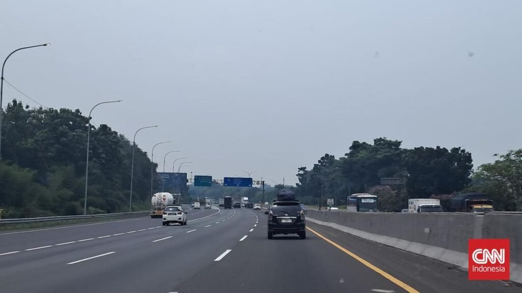 arus-lalu-lintas-di-tol-jakarta-cikampek-h-5-lebaran-3_169.jpeg
