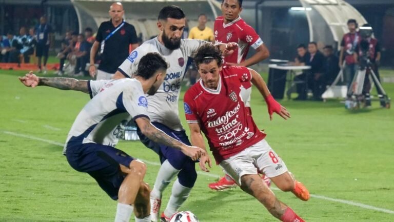 bali-united-lawan-persita-berakhir-imbang-1763906064669_169.jpeg