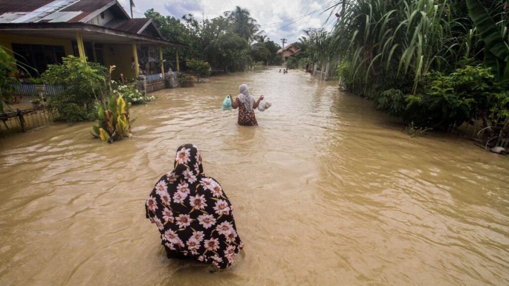 banjir-luapan-sungai-di-aceh-1_169.jpeg