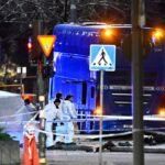 beberapa-orang-tewas-saat-bus-tingkat-tabrak-halte-di-stockholm-1763184018474_169.jpeg