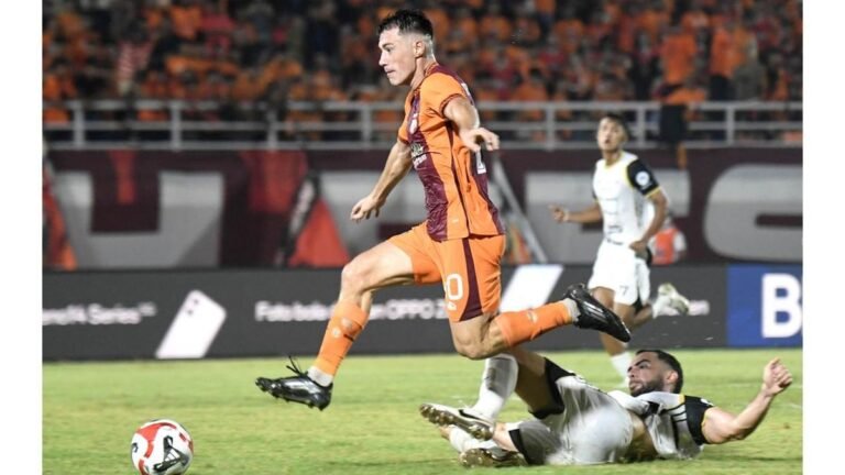 borneo-fc-samarinda-kalahkan-persija-jakarta-1759112550749_169.jpeg