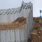 caplok-wilayah-lebanon-israel-bangun-tembok-beton-1763294574663_169.jpeg