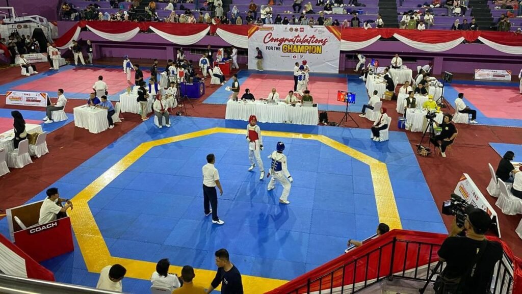 cnn-indonesia-taekwondo-championship-piala-menpora-2025-1763110103284_169.jpeg
