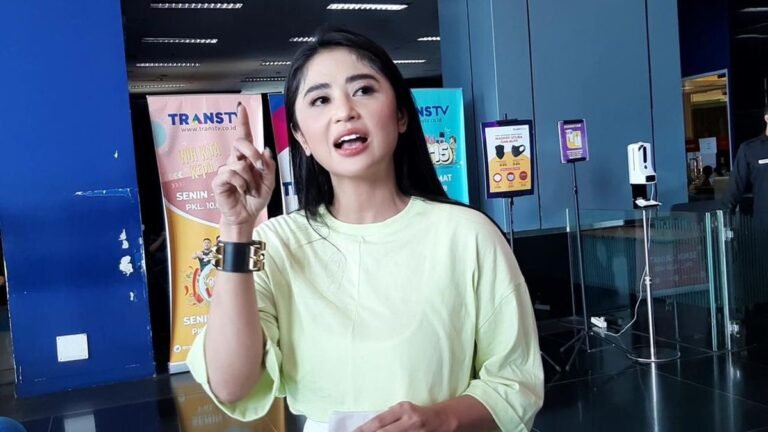 dewi-perssik-1_169.jpeg