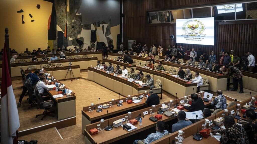 dpr-setujui-rancangan-pkpu-tentang-pilkada-2_169.jpeg