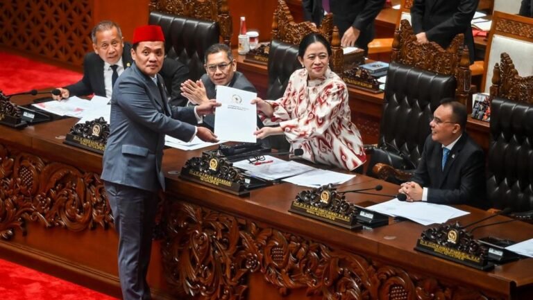 dpr-setujui-ruu-kuhap-menjadi-undang-undang-1763445400291_169.jpeg