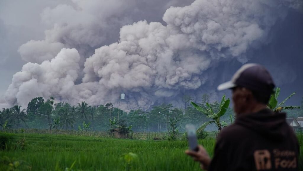 erupsi-gunung-semeru-1763554222446_169.jpeg
