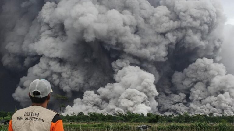 erupsi-gunung-semeru-1763596186084_169.jpeg