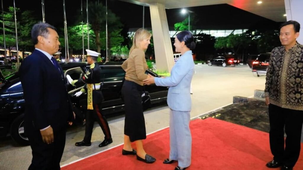 friderica-widyasari-dewi-melepas-kepergian-ratu-maxima-1764398314452_169.jpeg