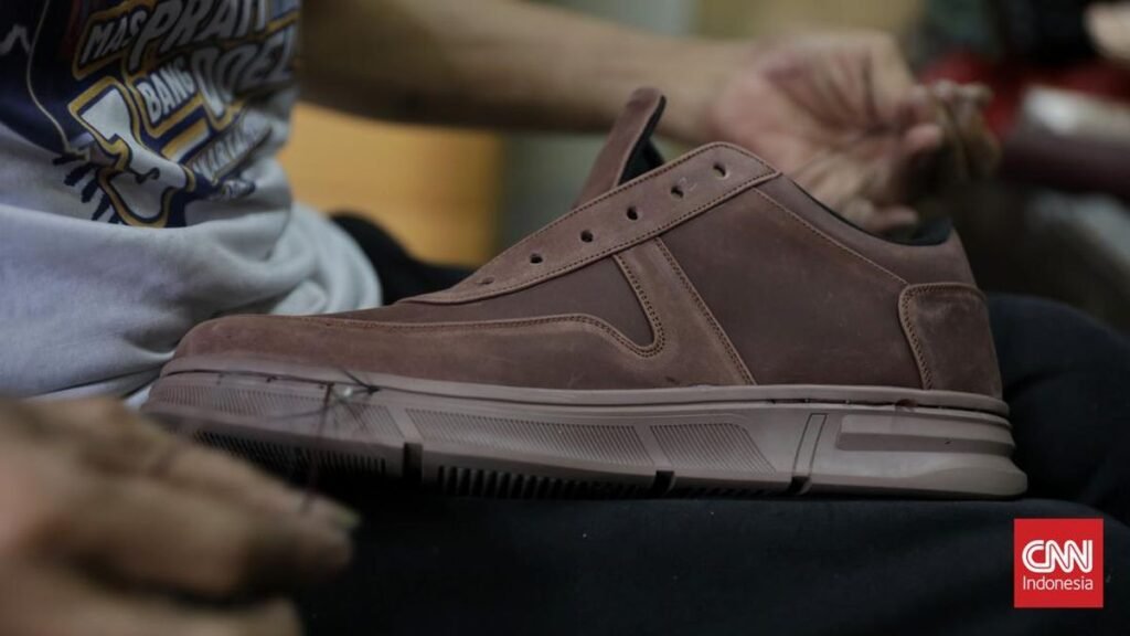 geliat-perajin-sepatu-kulit-menembus-pasar-nasional-7_169.jpeg