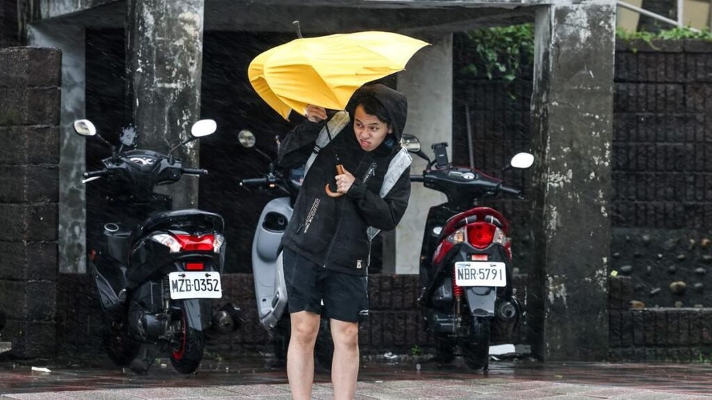 giliran-taiwan-dihantam-topan-super-fung-wong-1762937632575_169.jpeg