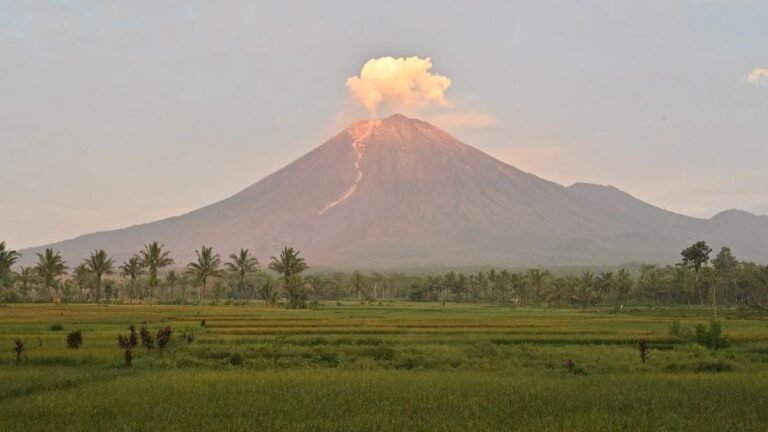 gunung-semeru-1_169.jpeg