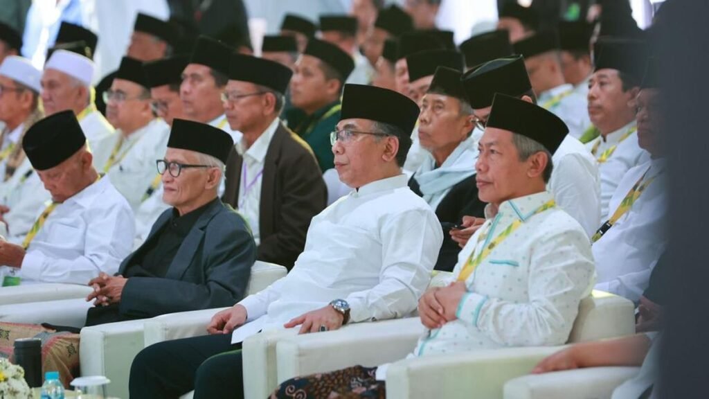 gus-mus-ketar-ketir-gus-yahya-bahas-pilpres-di-harlah-nu-3_169.jpeg