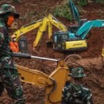hari-ketujuh-operasi-pencarian-korban-longsor-majenang-1763555411615_169.jpeg
