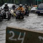 hujan-deras-jalan-mampang-terendam-banjir-1758010143126_169.jpeg