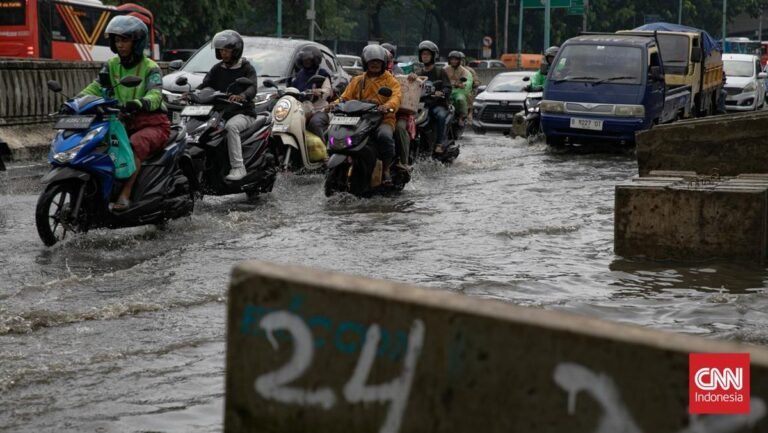 hujan-deras-jalan-mampang-terendam-banjir-1758010143126_169.jpeg