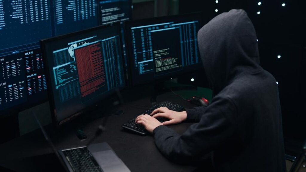 ilustrasi-hacker-ilustrasi-serangan-siber-4_169.jpeg