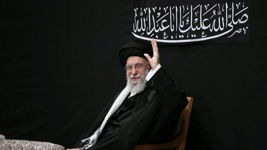 jadi-target-pembunuhan-israel-ayatollah-ali-khamenei-muncul-ke-publik-1751776938343_169.jpeg