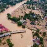 jembatan-penghubung-banda-aceh-medan-putus-akibat-banjir-1764384783108_169.jpeg