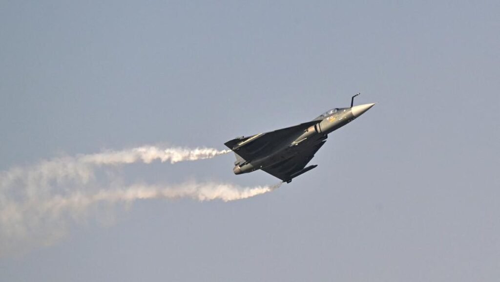 jet-tempur-india-tejas-1763727865321_169.jpeg
