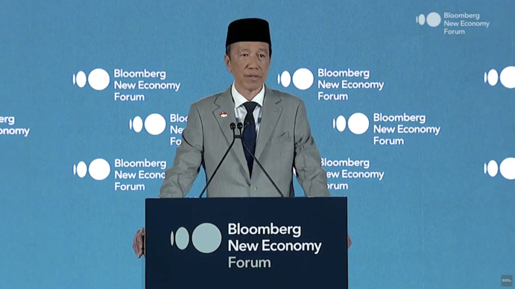 jokowi-di-bloomberg-new-economy-2025-1763699335640_169.png